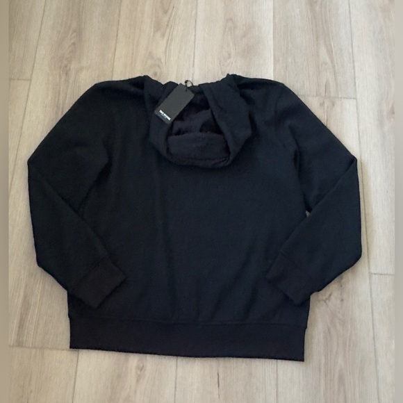 True Religion Black and Gold Zip-Up Sweater for Men 💛
* NEW WITH TAGS 🏷️ - Picture 7 of 9